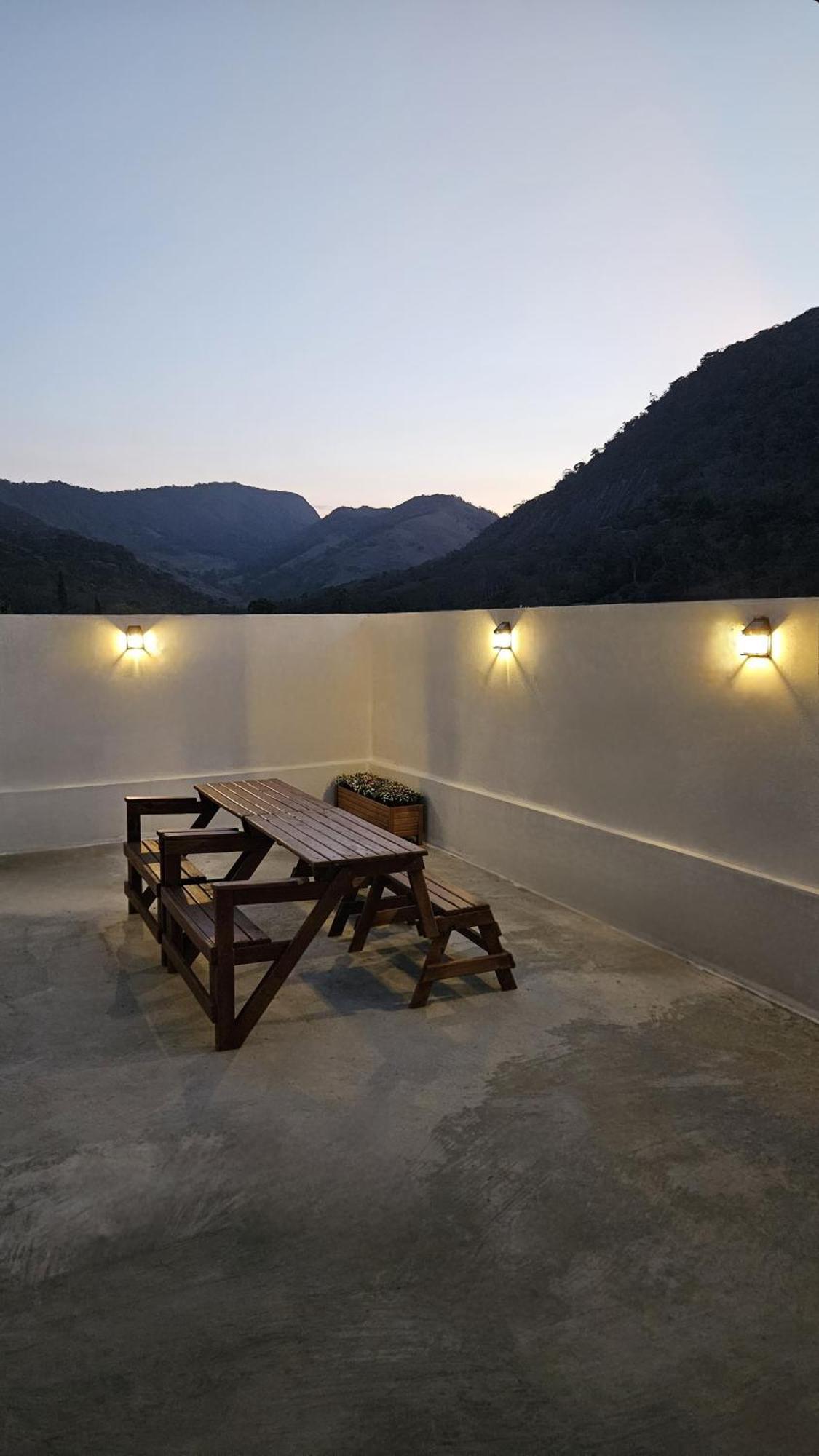 Cantinho Na Serra - Apartamento Santa Maria Madalena Buitenkant foto